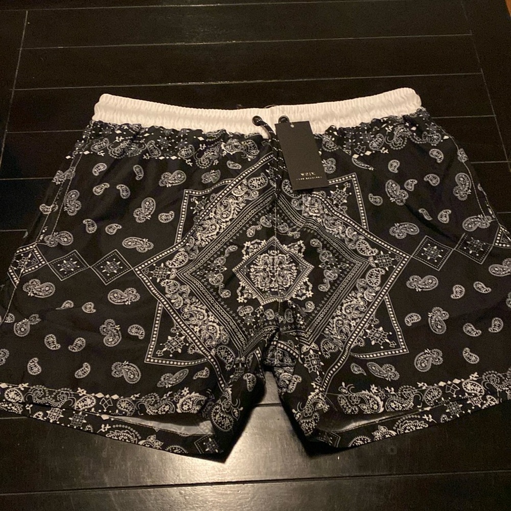 WEIV black bandana print men’s swim trunks, NWT, size XL
